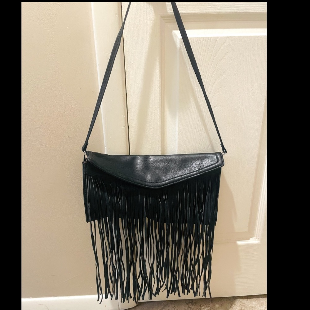 BLACK FRINGE BAG WITH STRAP